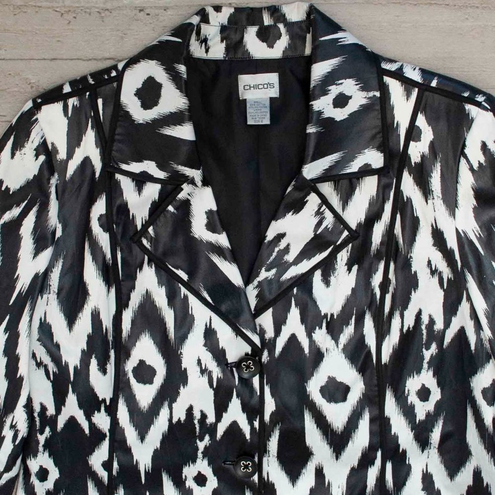 Chico's Lightweight Faux Leather Blazer in Black and White Ikat Print si… - Picture 2 of 8